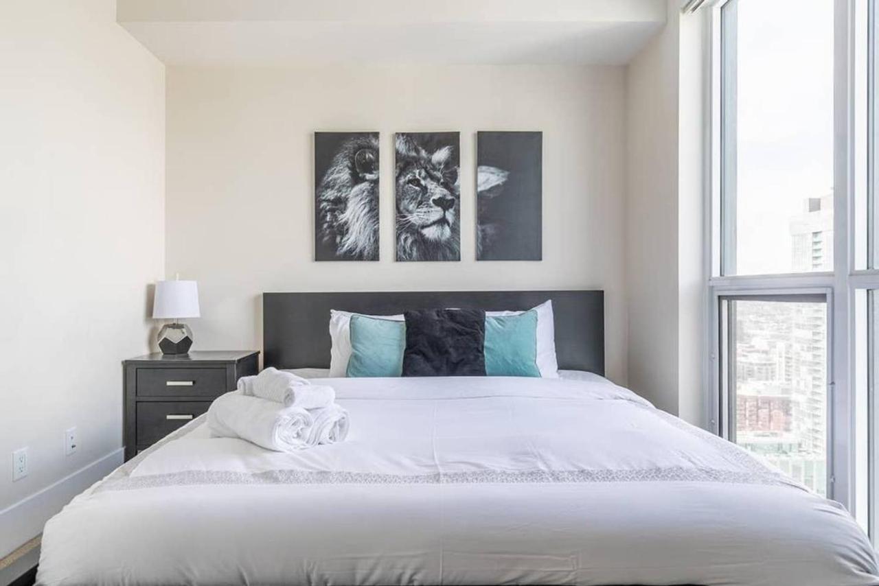 Vila Stunning Views Of Downtown - Luxury High Rise With King Bed! Toronto Exteriér fotografie
