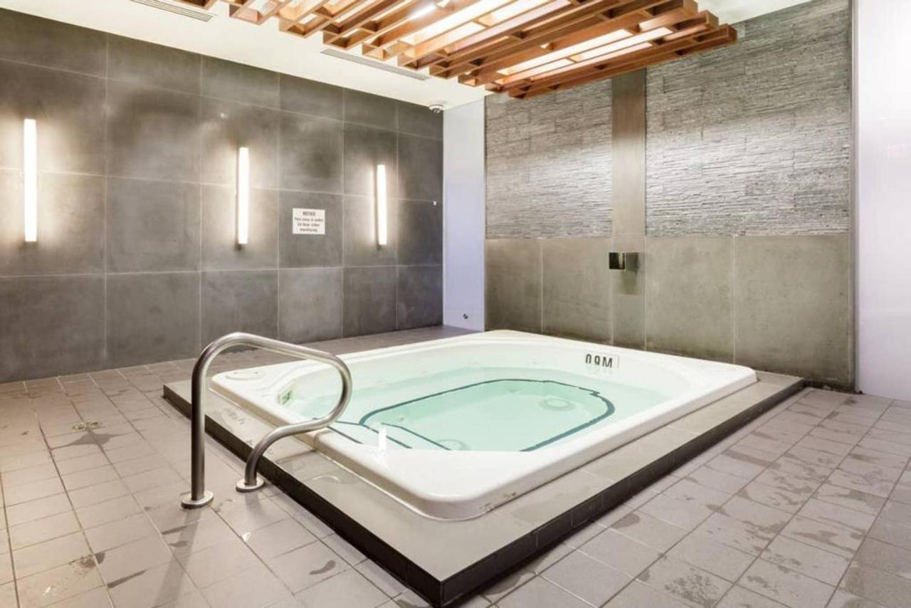 Vila Stunning Views Of Downtown - Luxury High Rise With King Bed! Toronto Exteriér fotografie