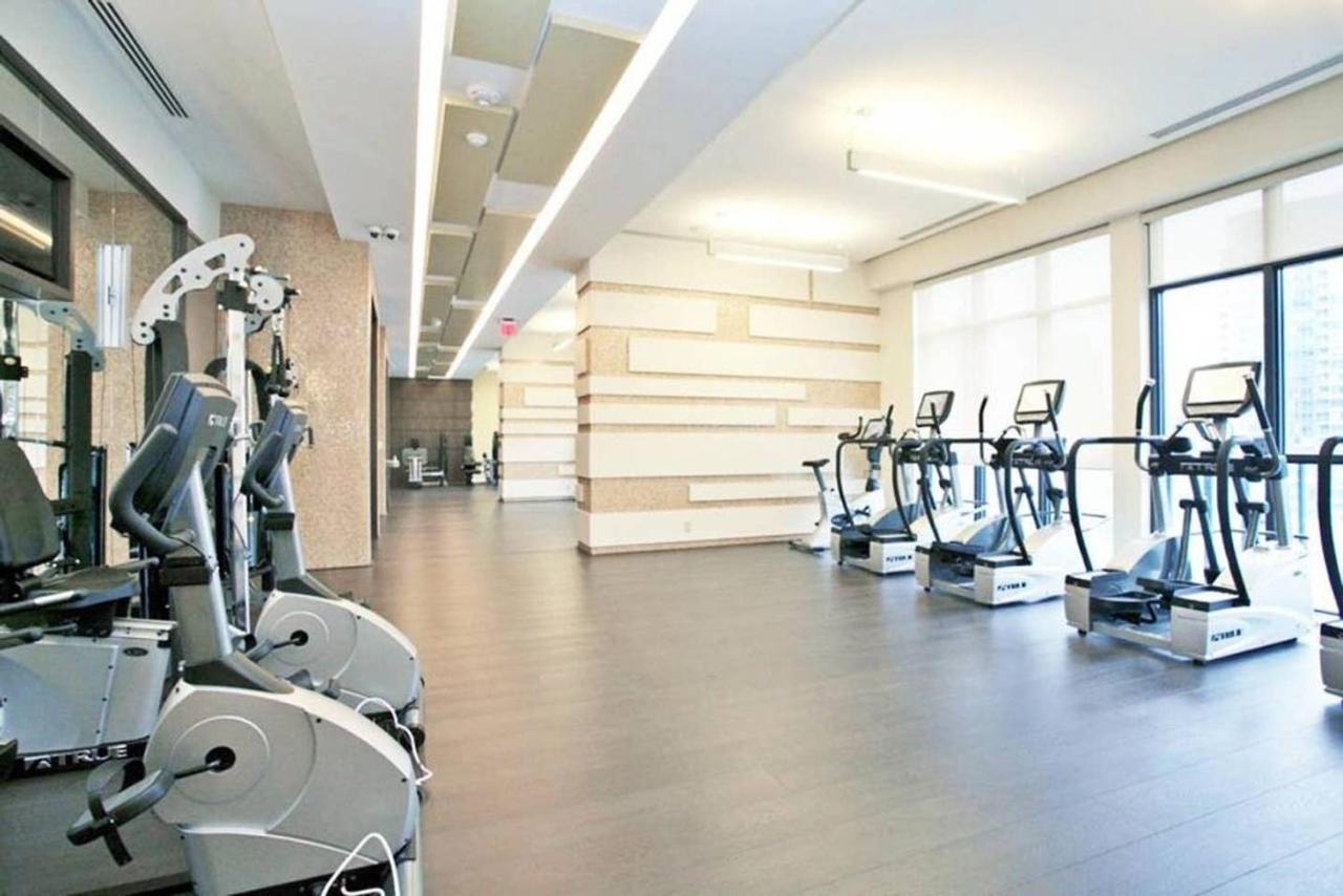 Vila Stunning Views Of Downtown - Luxury High Rise With King Bed! Toronto Exteriér fotografie